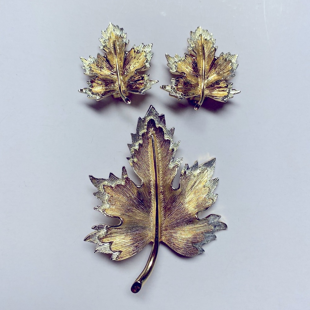 Sarah Coventry Maple Leaf Brooch Pin & Gold Tone Clip On Earrings Vintage Set